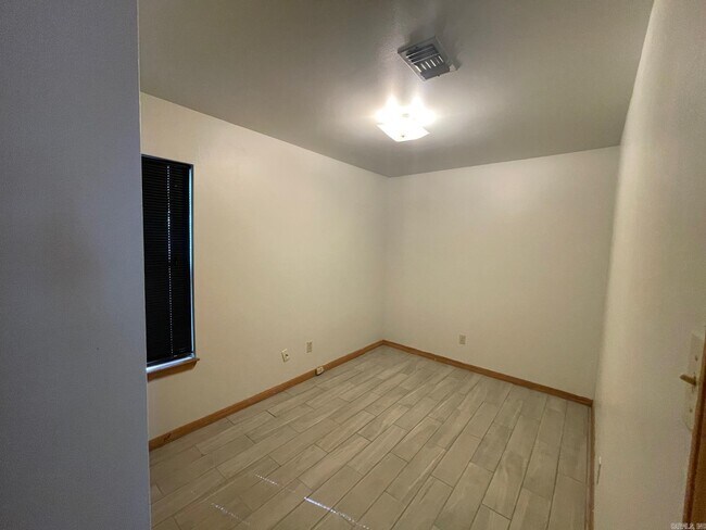 Foto del edificio - 11603 Warren Rd