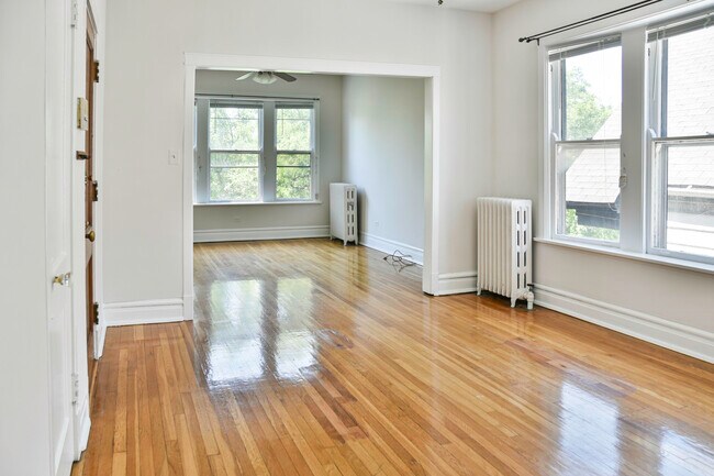 Foto del edificio - 4203 N Damen Ave