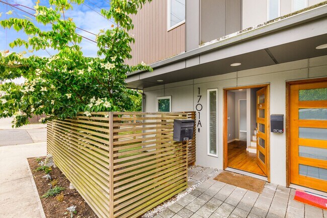 Foto del edificio - $1,000 Move-In Special! Modern 2-Bed, 2-Ba...