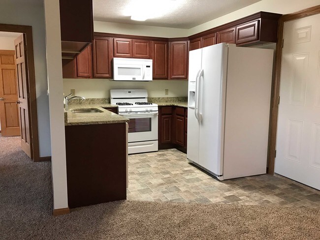 Building Photo - 1004 Altamonte Dr