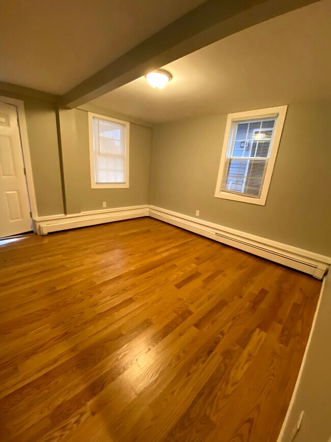 Bedroom - 80 Cabot St