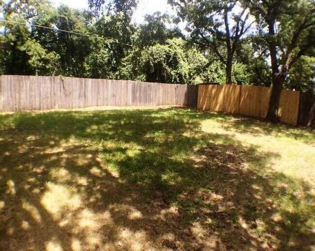 Building Photo - 745 Timberoaks Dr