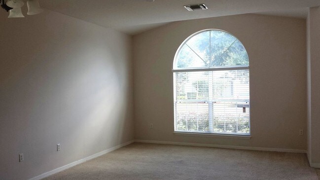 Building Photo - 12117 Infinity Dr