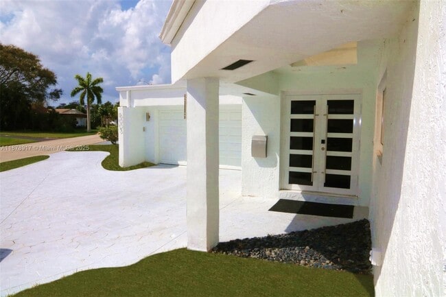 Building Photo - 6003 Umbrella Tree Ln