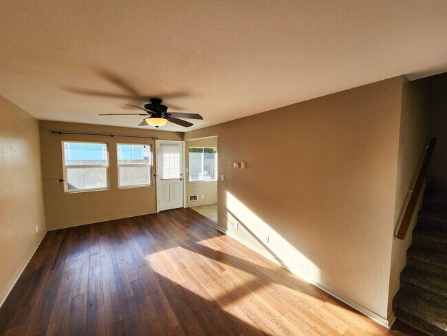 Foto del edificio - 2-Story Apt Walking Distance Ferry!