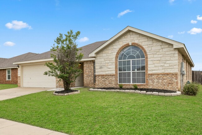 Building Photo - 307 Leo Ln