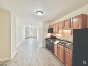 Building Photo - 39 Glenridge Ave