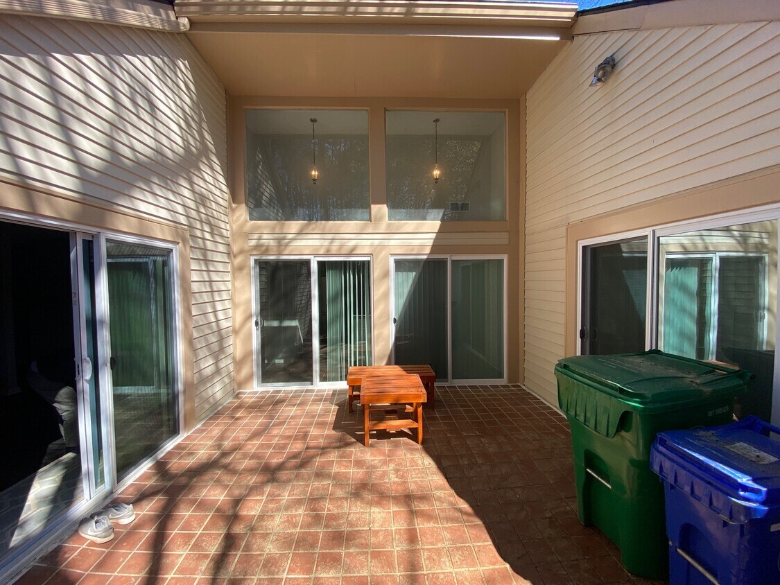 2101 Simsbury Ln, Dunwoody, GA 30338 Townhome Rentals in Dunwoody GA