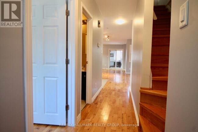 Building Photo - 255 Westhaven Crescent