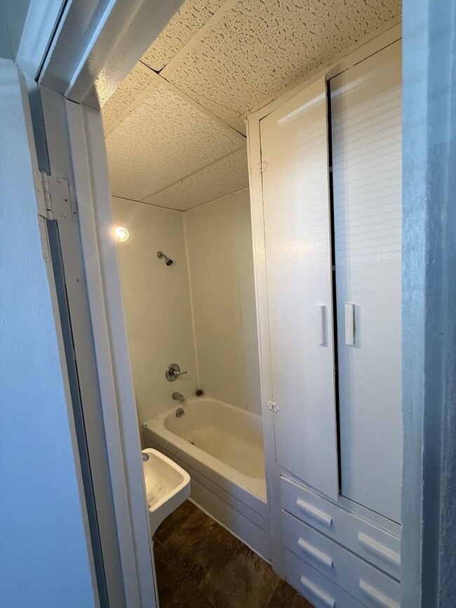 Photo - Studio in Golden Available Now! Apartment