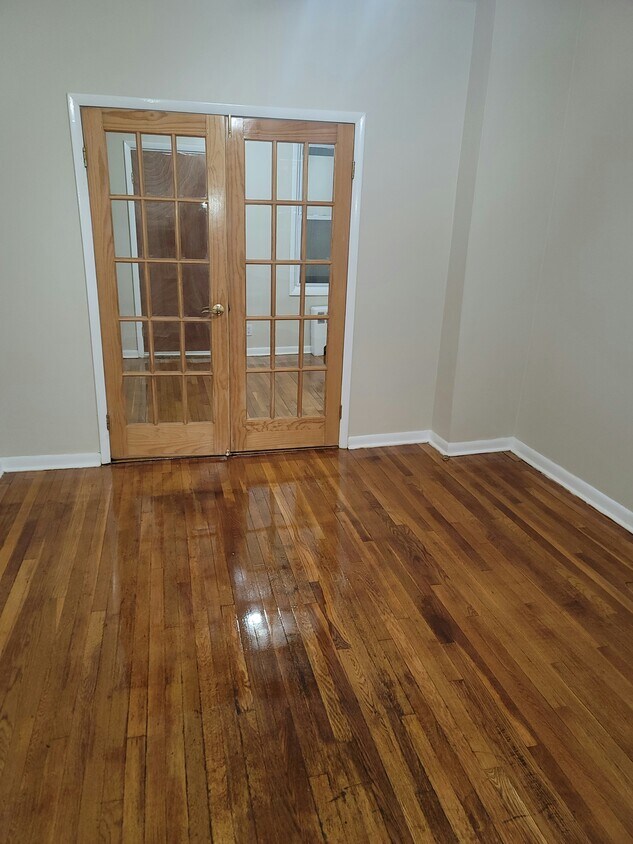 Room#2 - 3641 Olinville Ave