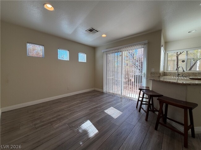 Building Photo - 10381 Coyote Cub Ave