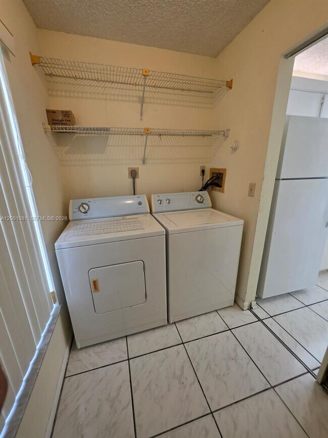 Foto del edificio - 7959 NW 41 Ct