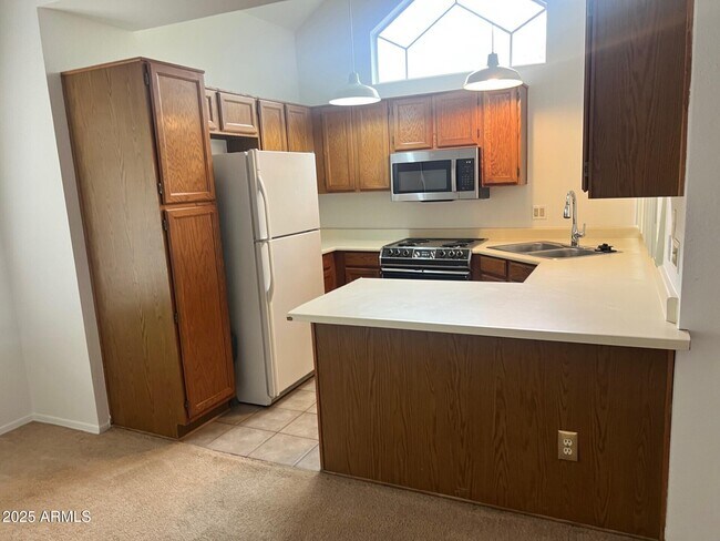 Foto del edificio - 1633 E Lakeside Dr