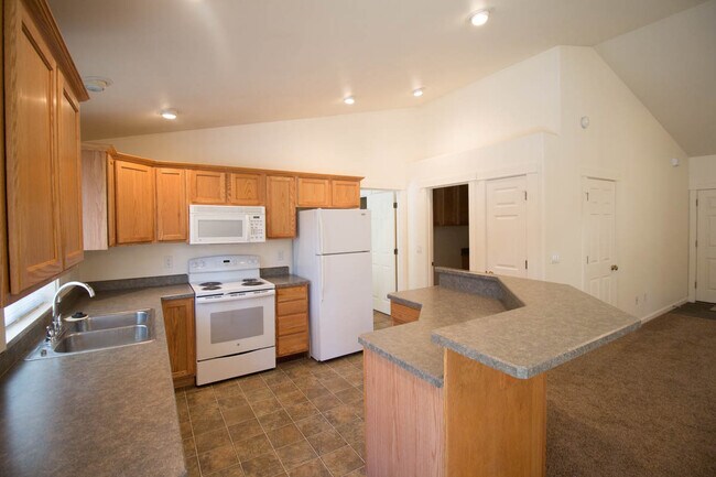 Foto del edificio - 54845 Tamarack Rd