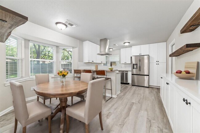 Building Photo - 10647 Hazelhurst Dr