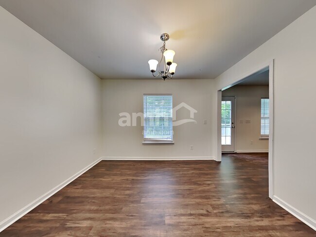 Foto del edificio - 425 Green Park Ln