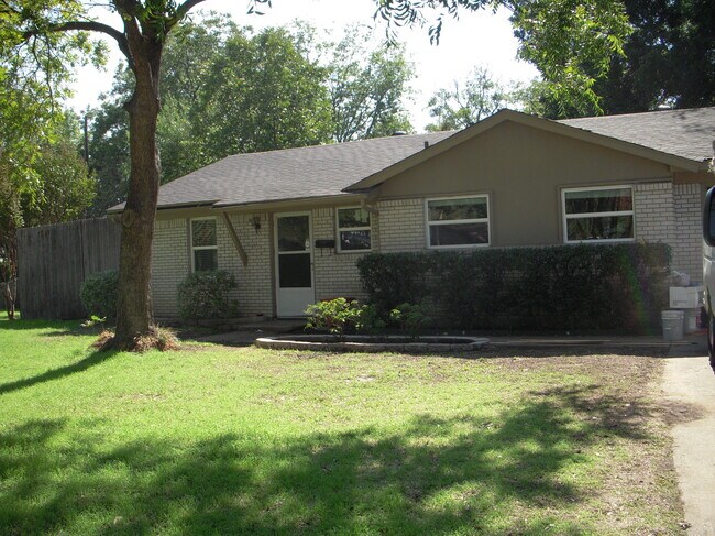 Building Photo - 500 Town North Drive
