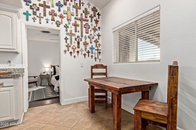Foto del edificio - 3232 E Cypress St