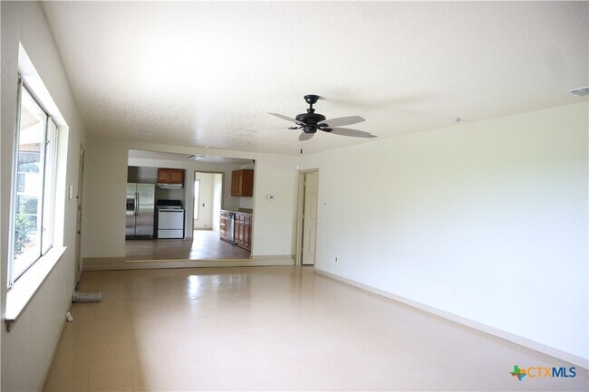 Foto del edificio - 707 Old Seguin Luling Rd