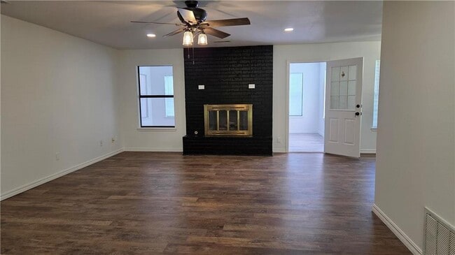 Building Photo - 2709 Hyatt Ave