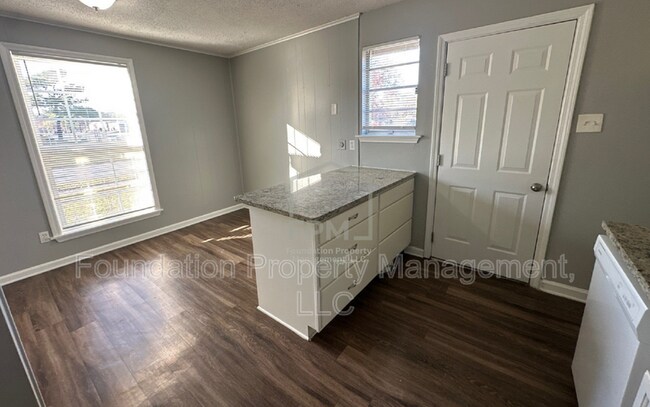 Foto del edificio - 3366 Eastport Cove