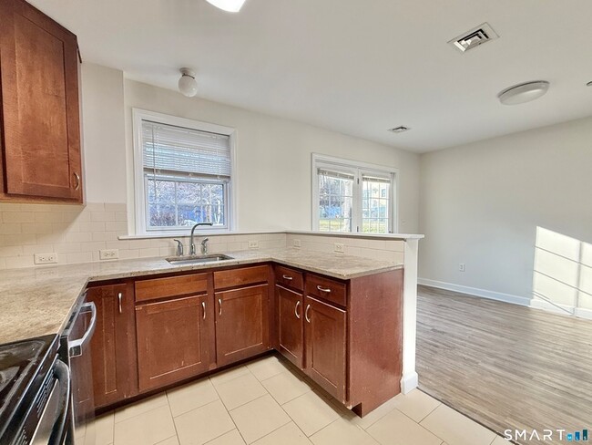 Building Photo - 17-17 Rockfield Dr