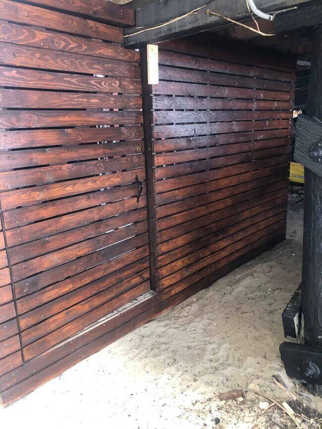 Acceso seguro a la playa con ducha al aire libre. - 25410 Malibu Rd