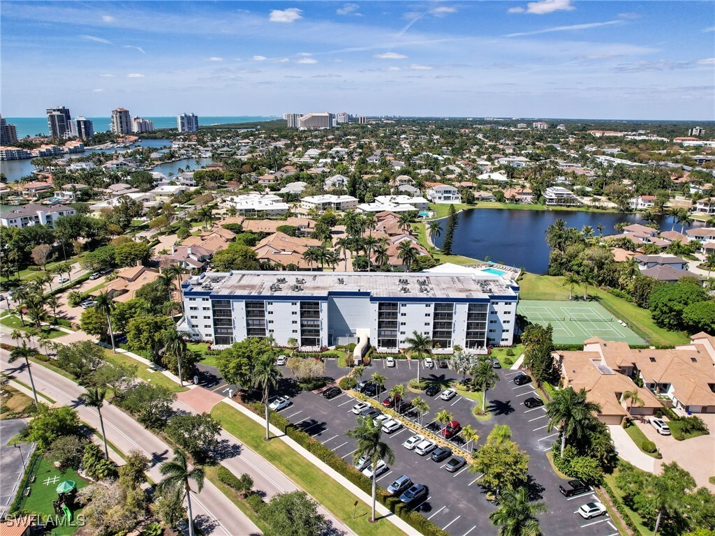 Foto principal - 555 Park Shore Dr