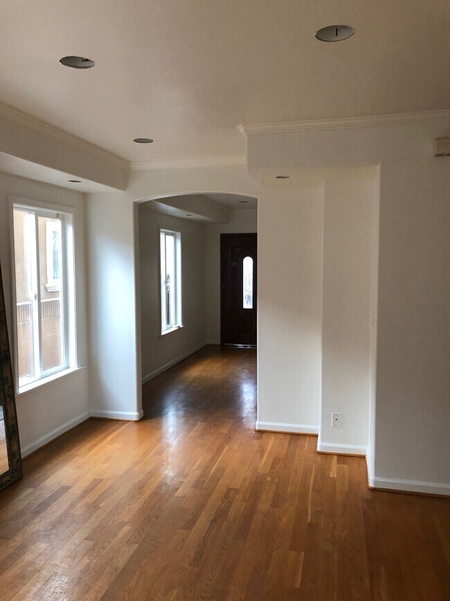 Building Photo - 4555 W 164th St
