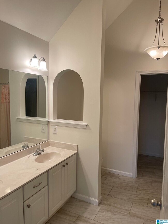 Building Photo - 208 Hidden Cove Cir