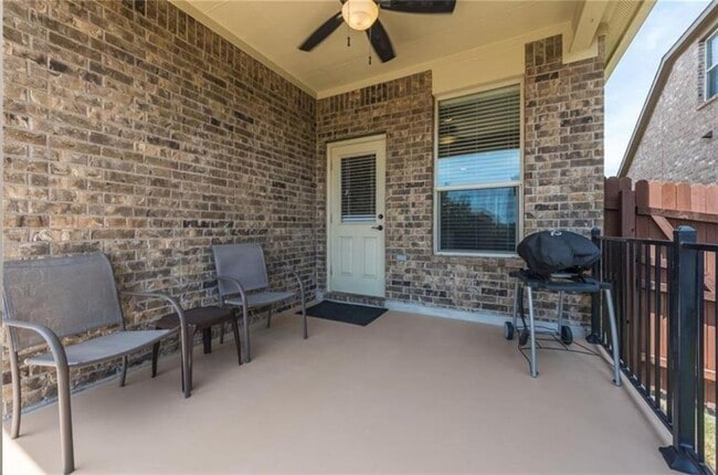 Building Photo - 2116 Edson Ct
