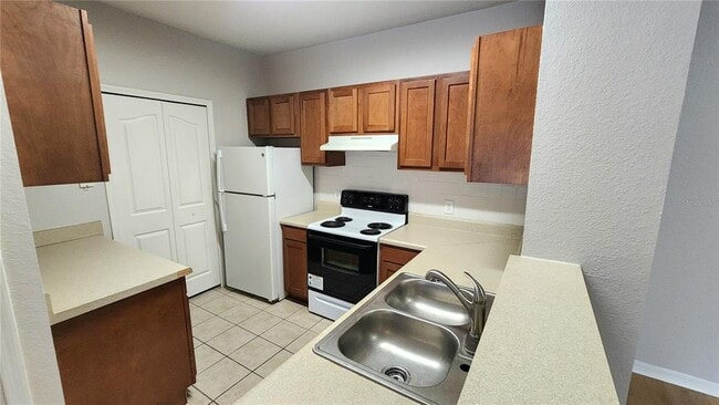 Building Photo - 5713 Legacy Crescent Pl