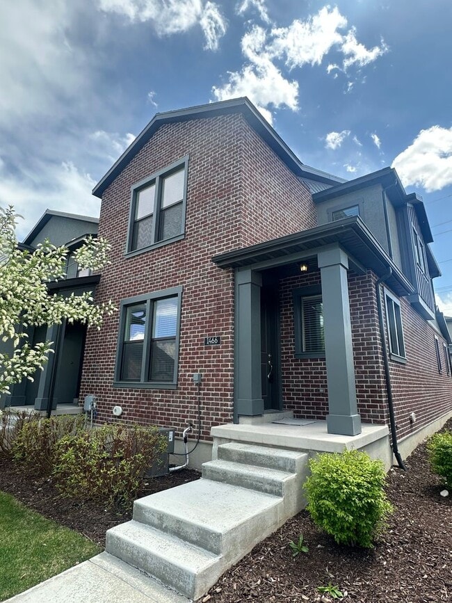 Building Photo - Gorgeous Townhome!!!