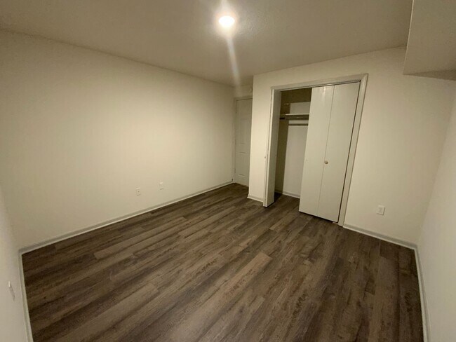 Building Photo - 2 Bedroom Apartment