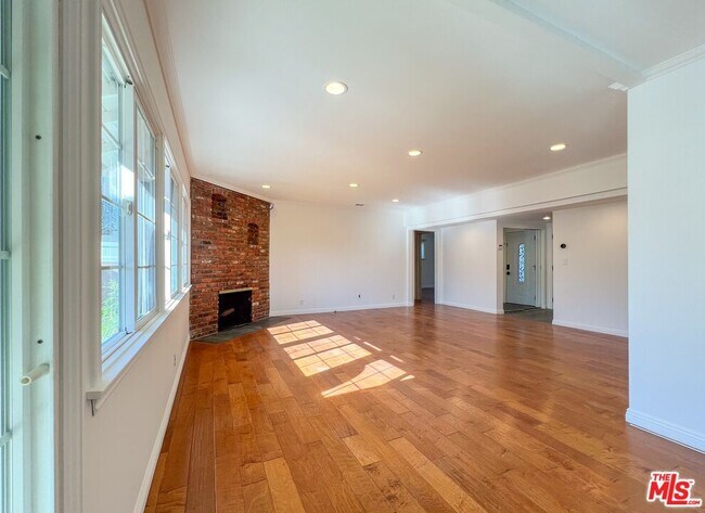 Building Photo - 8129 Greenbush Ave