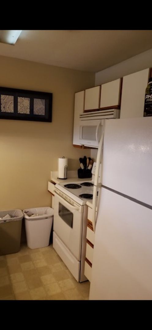 Building Photo - Spacious 4BR Townhome in Morgantown