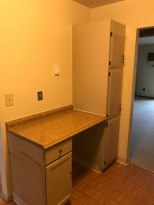 Foto del edificio - Nice State College townhouse available early August!