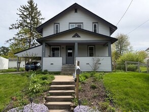Building Photo - 307 E Broadway St