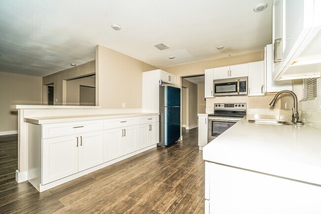 Building Photo - 10074 Woodhollow Dr