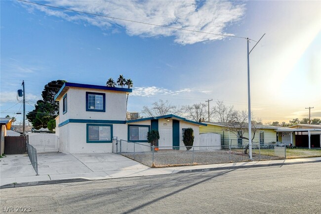 Building Photo - 5813 W Balzar Ave
