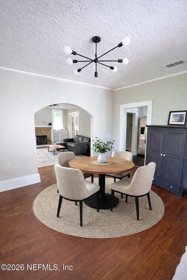 Building Photo - 226 E 15th St