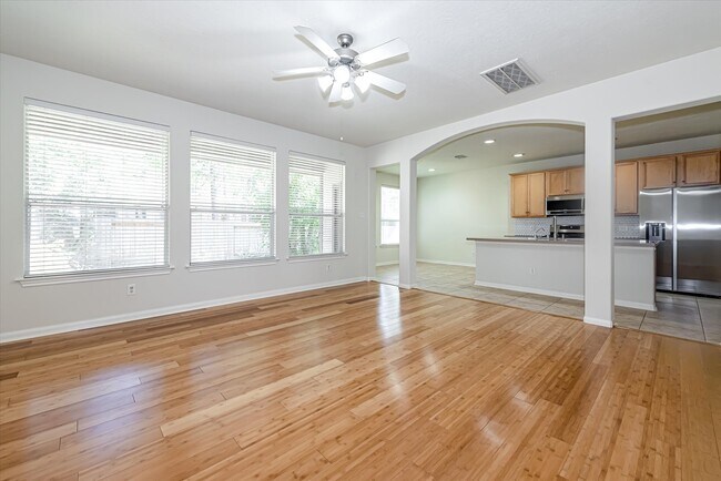 Foto del edificio - 14 Nestlewood Pl