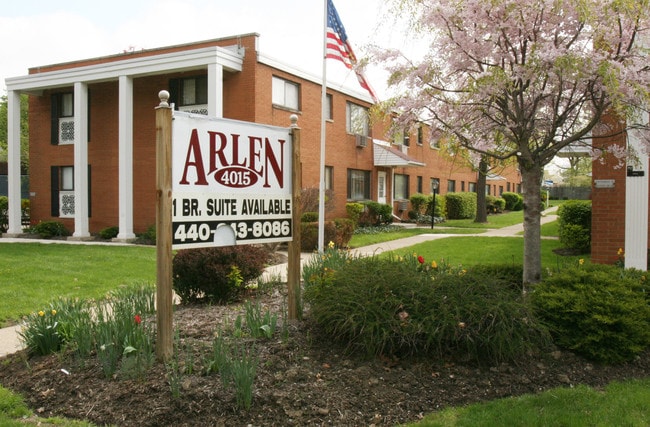 Building Photo - Arlen Terrace Apartments