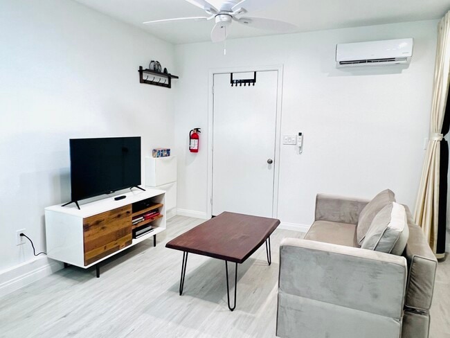 Building Photo - 328 S Pickering Way