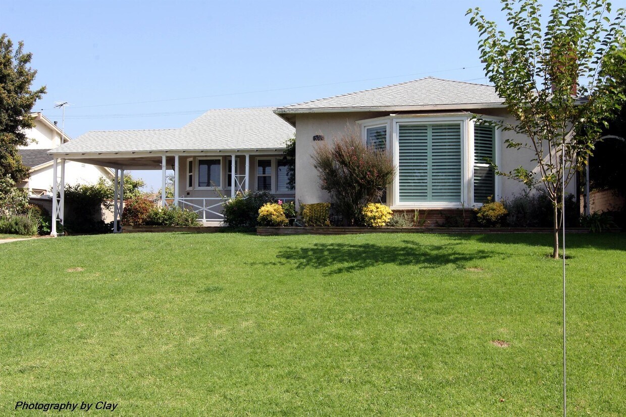 Primary Photo - 8008 El Manor Ave