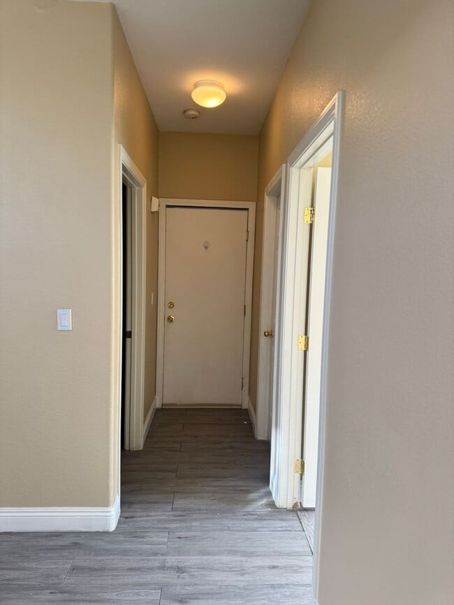 Foto del edificio - **Beautiful 4-Bedroom Home with Open Floor Plan, Solar, EV Charger & NO HOA**