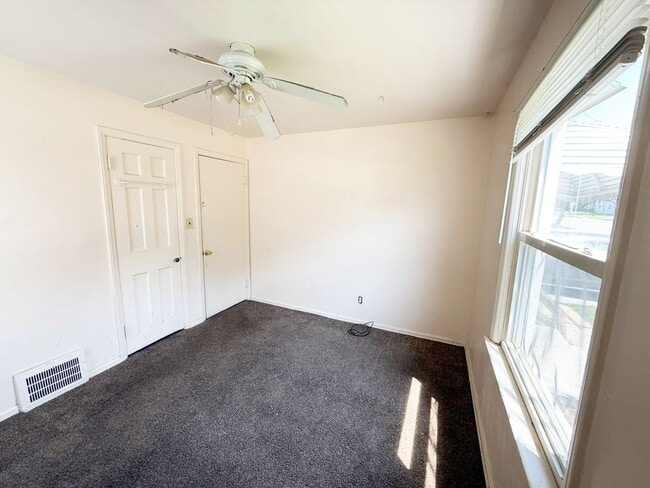 Building Photo - 3 BED 1 BATH BEAUTIFUL SINGLE FAMILY HOME ...