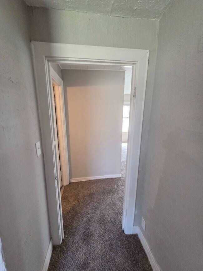 Foto del edificio - 3081 E 67th St