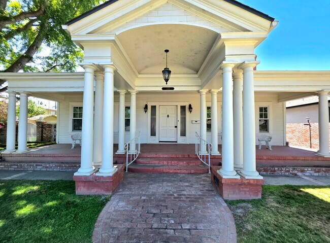 Foto del edificio - 135 N Lincoln Ave